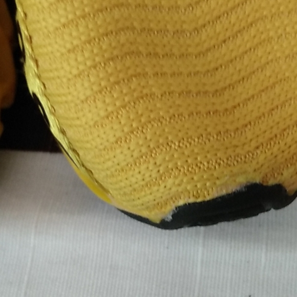 Sneakers - Picture 7 of 11